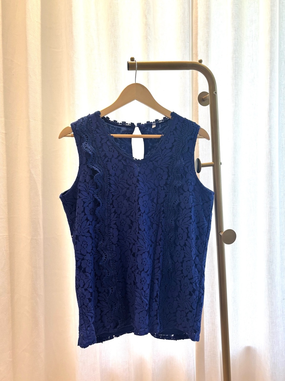 Women's Sleeveless Lace Shell Top - Royal Blue Approx Size L